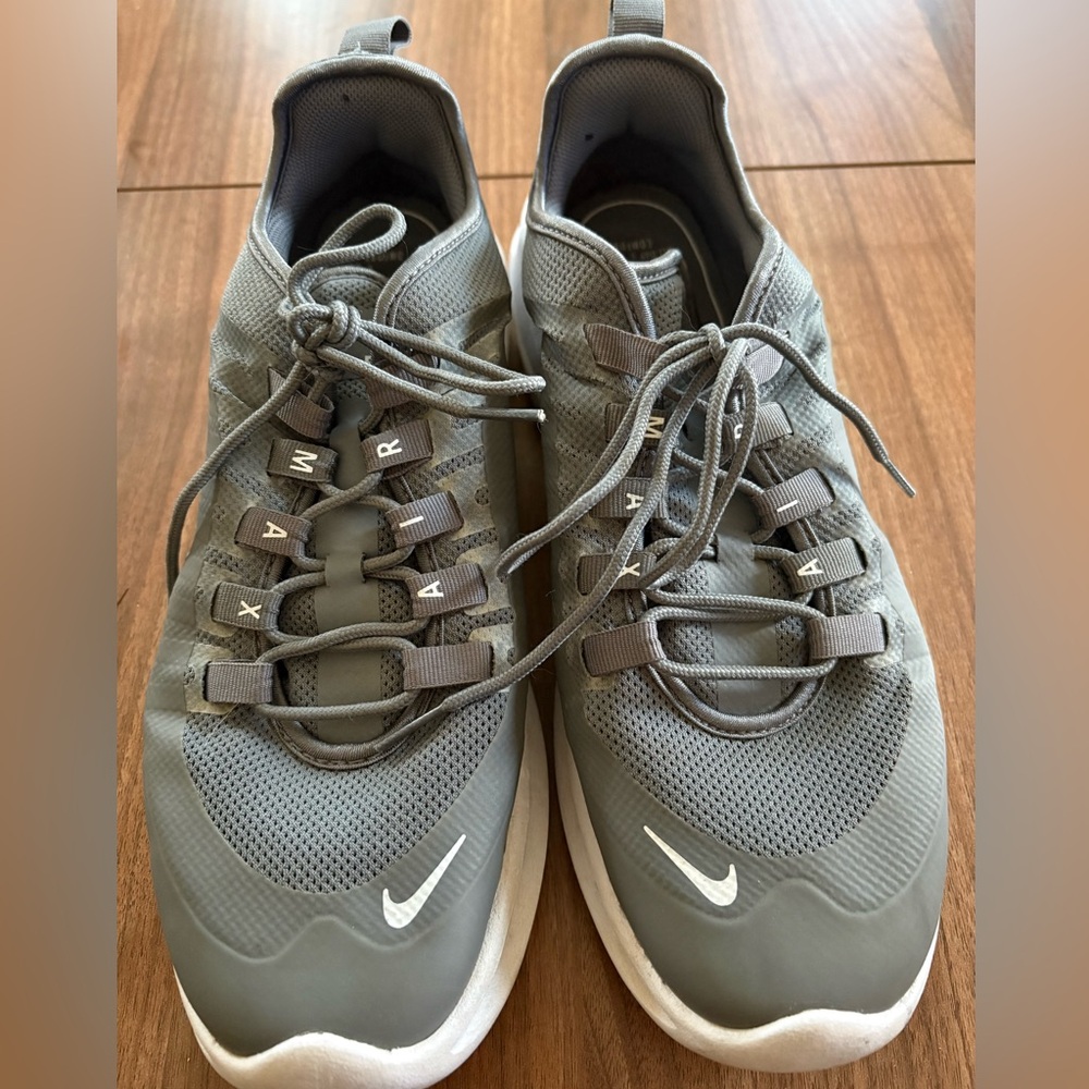 Nike Air Max Axis
